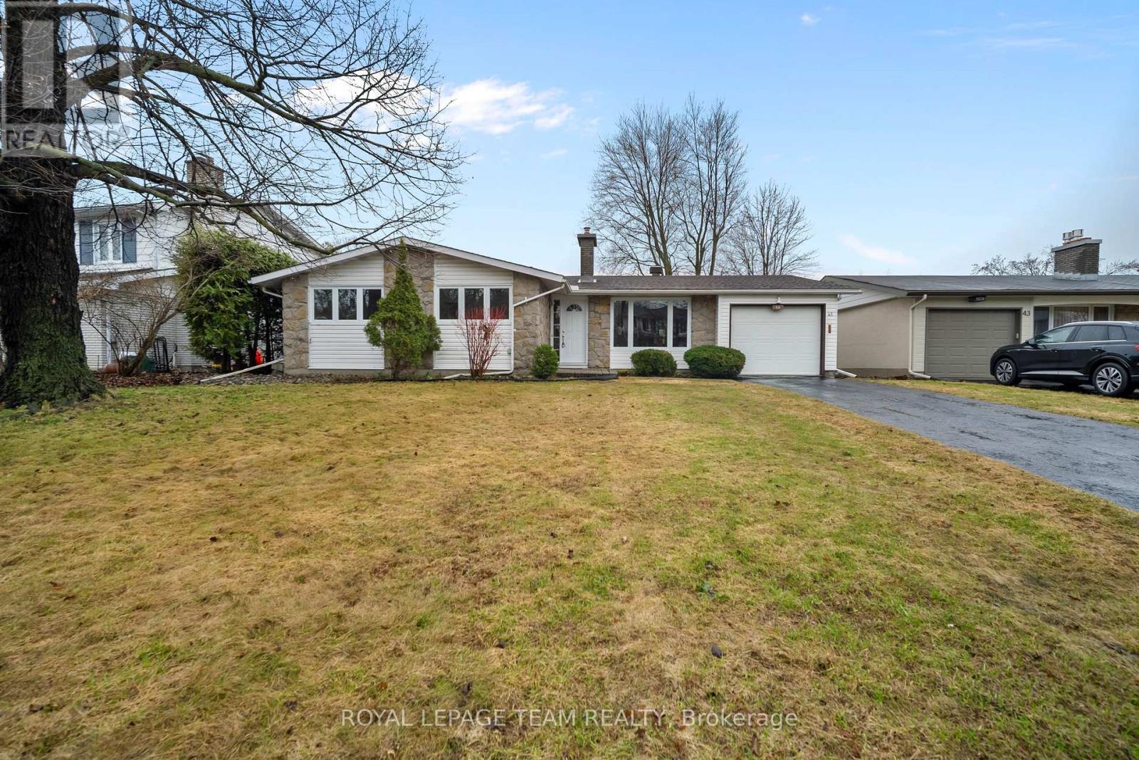 45 Welkin Crescent, Ottawa, Ontario  K2E 5M4 - Photo 2 - X13013880