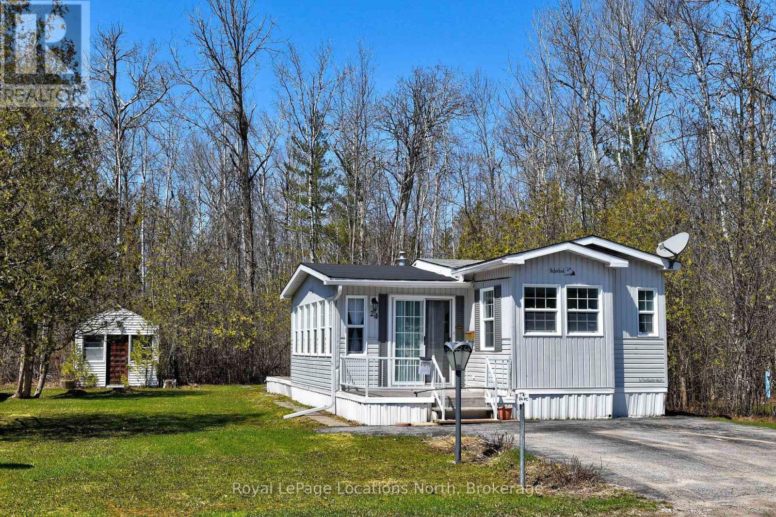 24 Prince Charles Avenue N, Springwater, Ontario  L0L 1P0 - Photo 37 - S12901452
