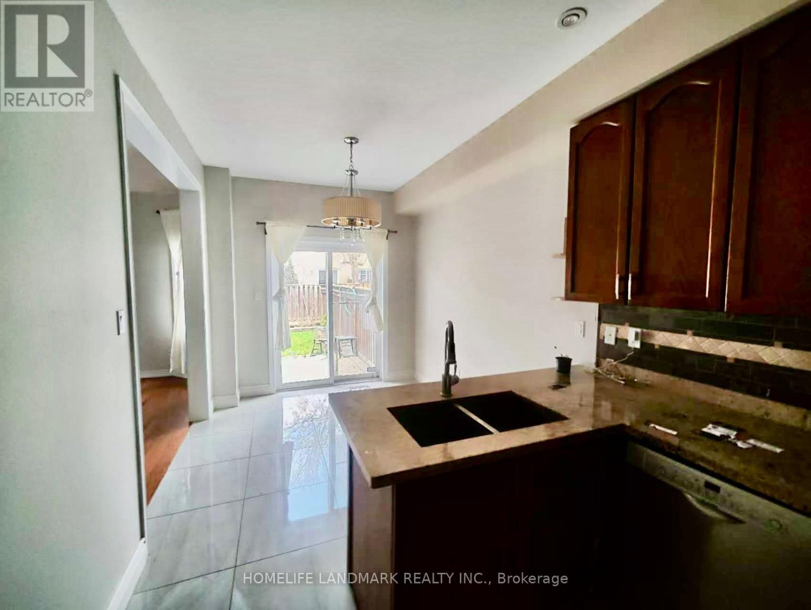 40 Ozner Crescent, Vaughan, Ontario  L4H 0E1 - Photo 7 - N12954866