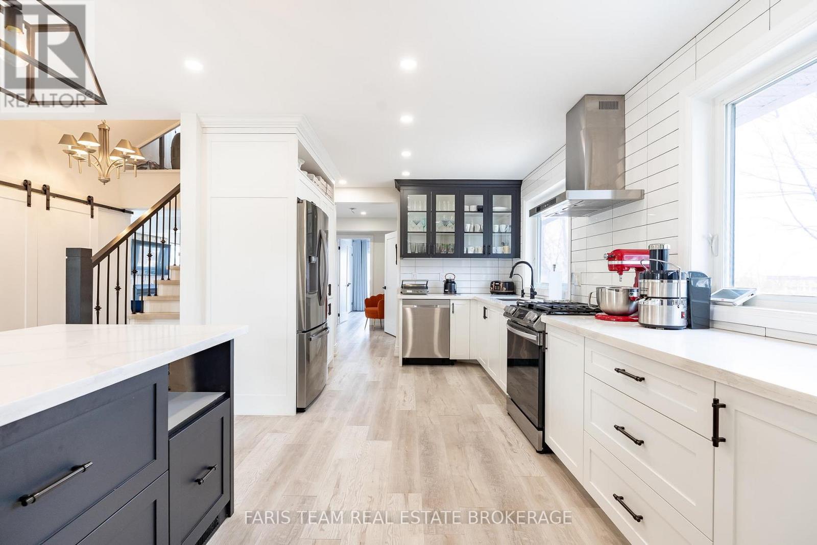 60 River Avenue Crescent, Wasaga Beach, Ontario  L9Z 2K6 - Photo 8 - S12927688