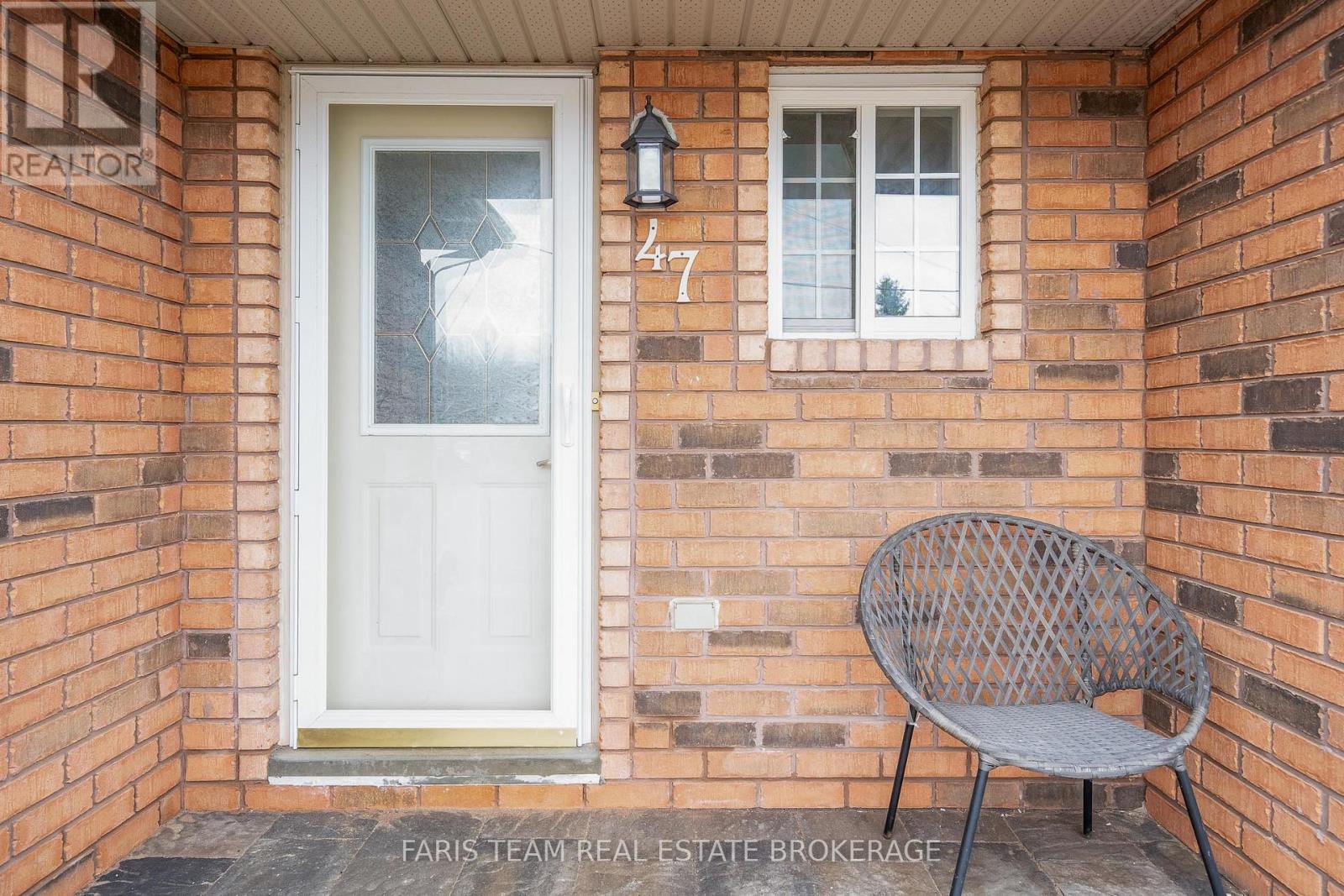 47 Bibby Court, Barrie, Ontario  L4N 8T4 - Photo 3 - S12999858