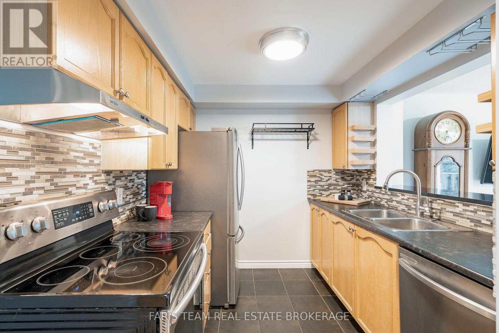 47 Bibby Court, Barrie, Ontario  L4N 8T4 - Photo 4 - S12999858