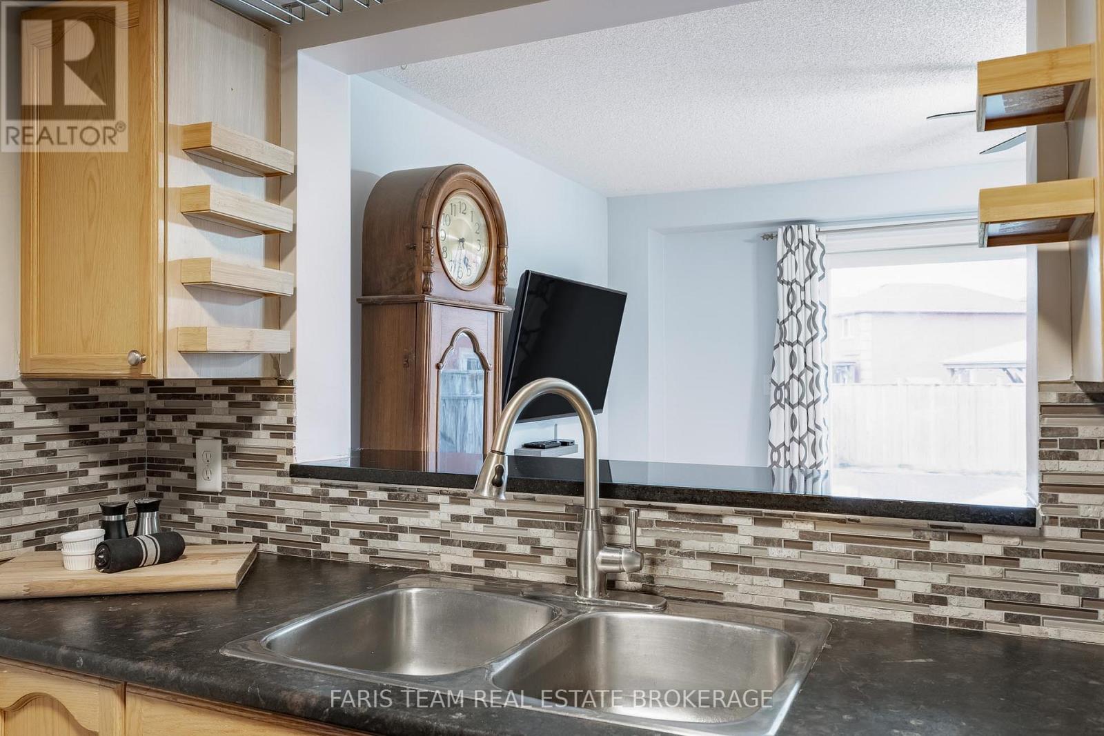 47 Bibby Court, Barrie, Ontario  L4N 8T4 - Photo 7 - S12999858