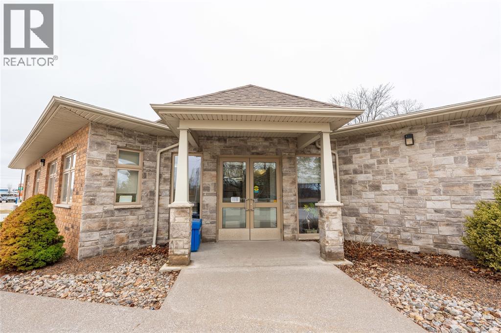 1475 Exmouth Street, Sarnia, Ontario  N7S 3Y1 - Photo 2 - 26008195