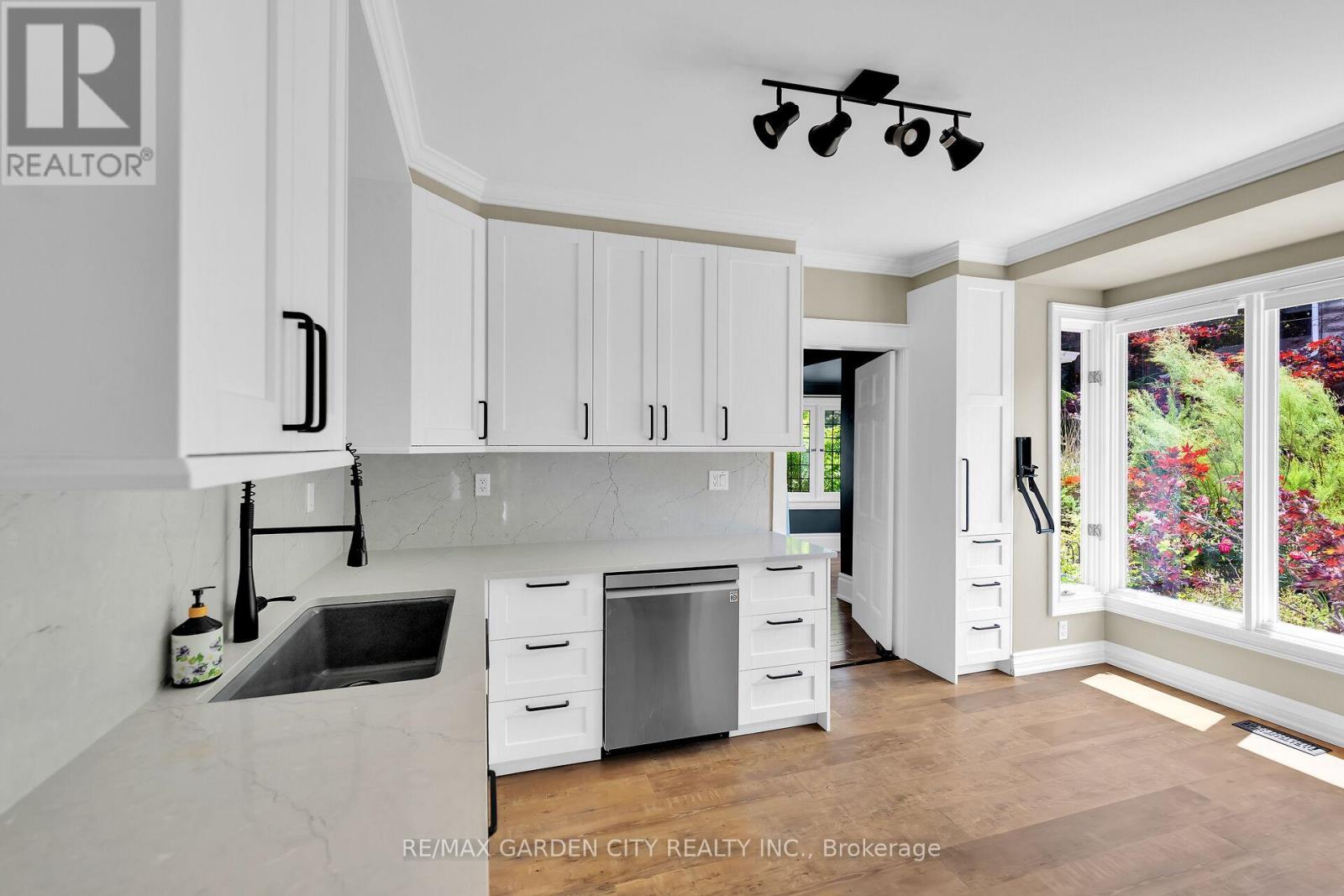 14 Robinson Street S, Grimsby, Ontario  L3M 3C4 - Photo 13 - X12737068