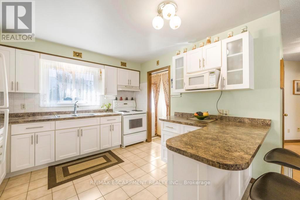 115 First Road W, Hamilton, Ontario  L8J 2S6 - Photo 7 - X12836106