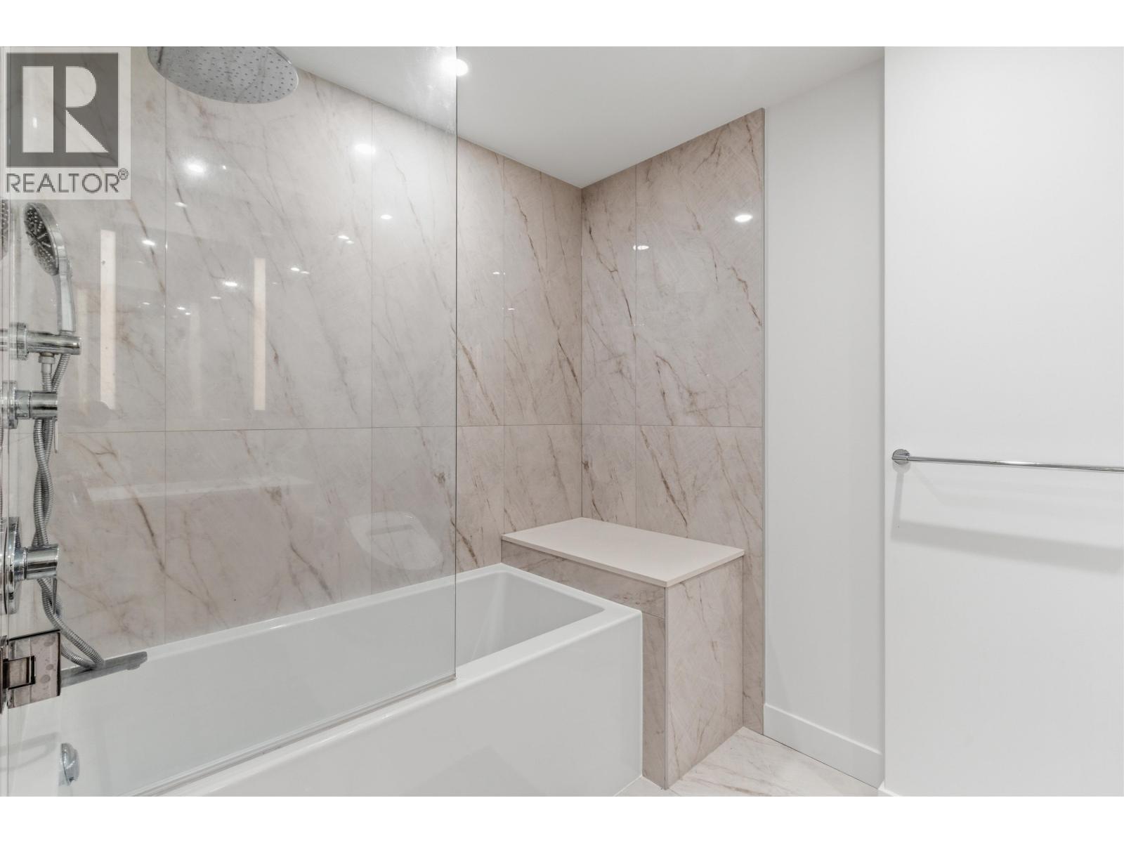 410 135 E 13th Street, North Vancouver, British Columbia  V7T 1C3 - Photo 12 - R3112791