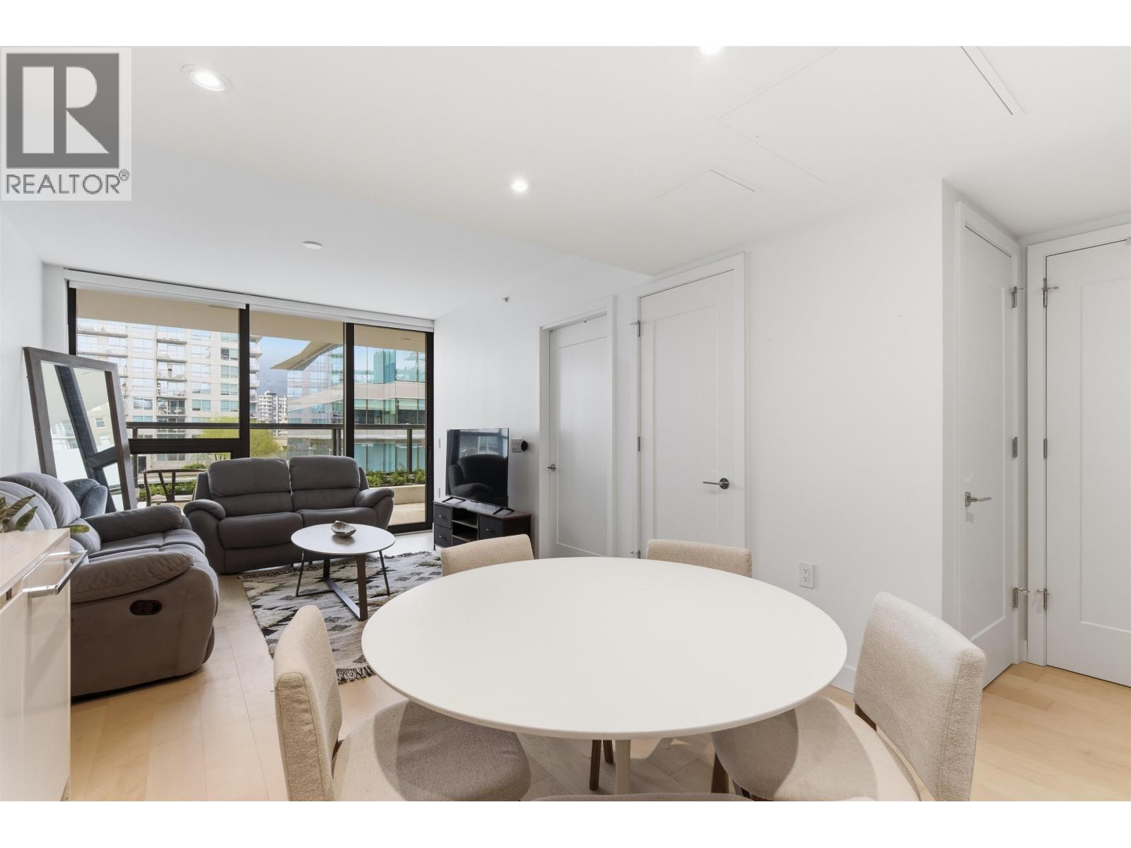 410 135 E 13th Street, North Vancouver, British Columbia  V7T 1C3 - Photo 2 - R3112791