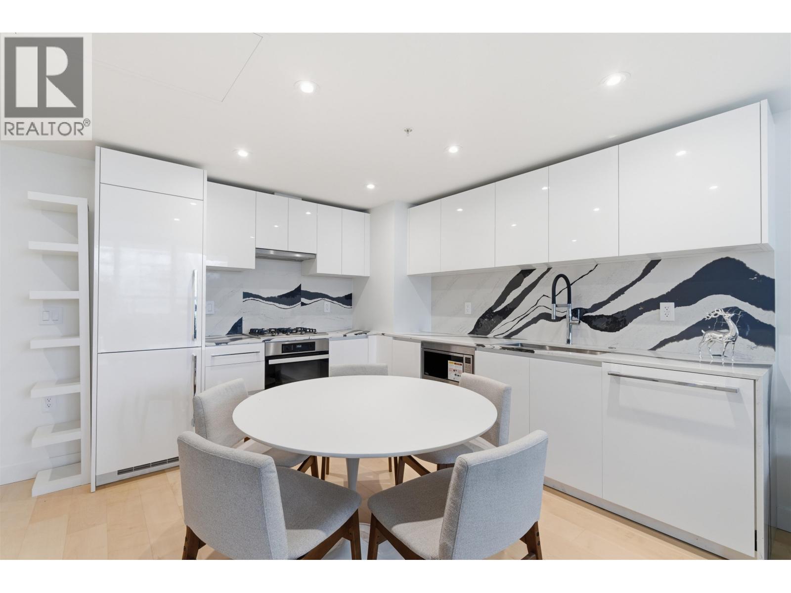 410 135 E 13th Street, North Vancouver, British Columbia  V7T 1C3 - Photo 4 - R3112791