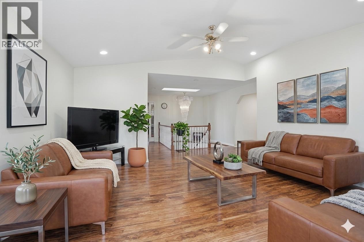 716 Crane Place, New Westminster, British Columbia  V3M 6P5 - Photo 2 - R3111481