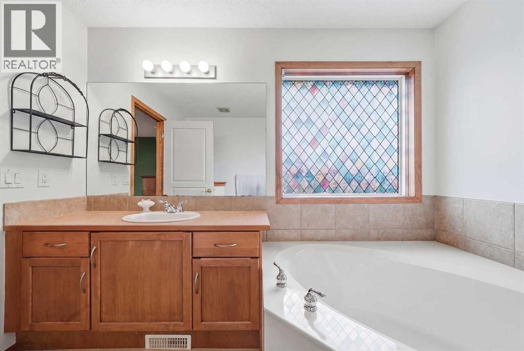 62 New Brighton Circle Se, Calgary, Alberta  T2Z 4B3 - Photo 21 - A2301403