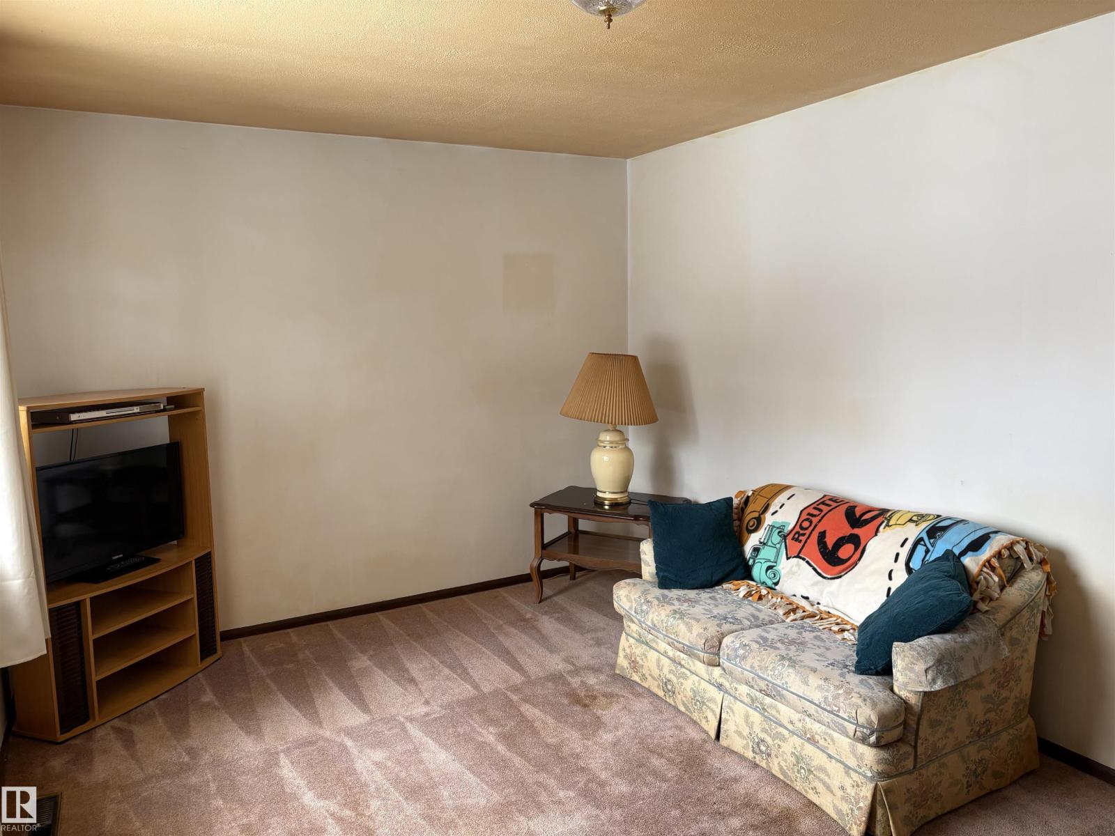 10916 151 St Nw, Edmonton, Alberta  T5P 1W1 - Photo 5 - E4482921