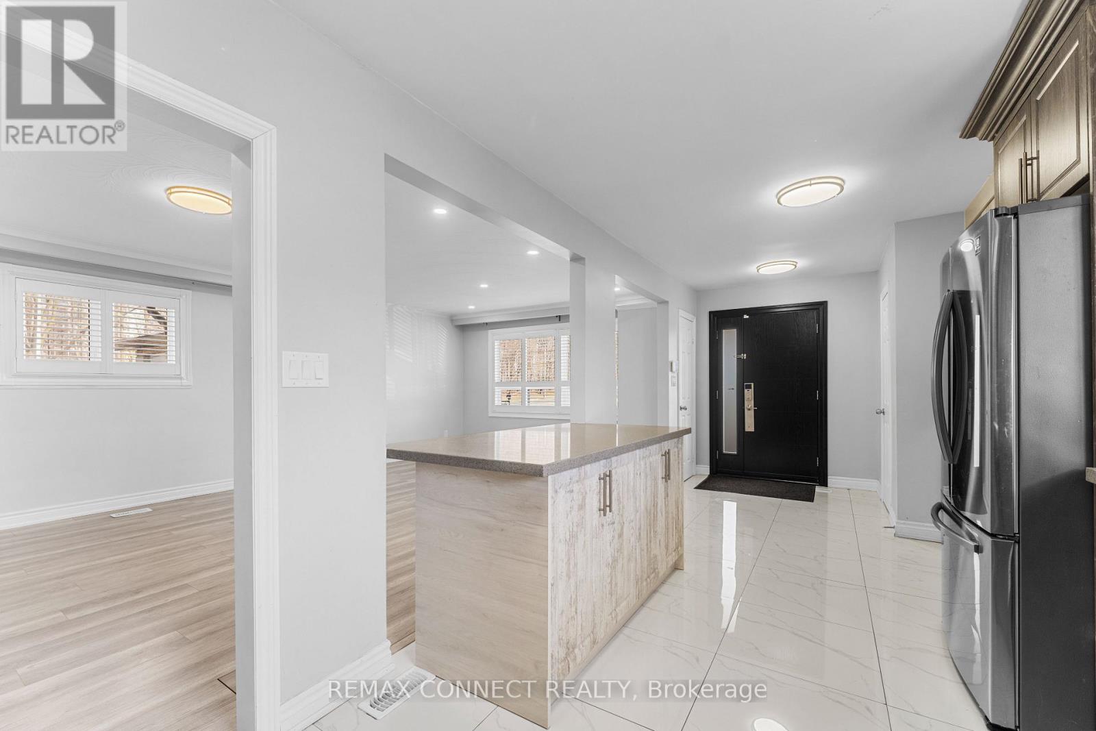 54 Saratoga Drive, Toronto, Ontario  M1P 4J1 - Photo 3 - E13013872