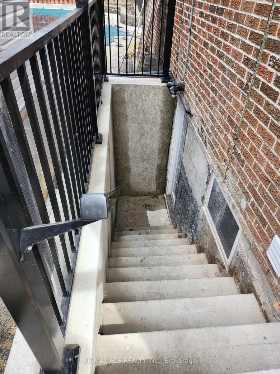 Bsmt - 101 Bathgate Drive, Toronto, Ontario  M1C 1T7 - Photo 2 - E13013930