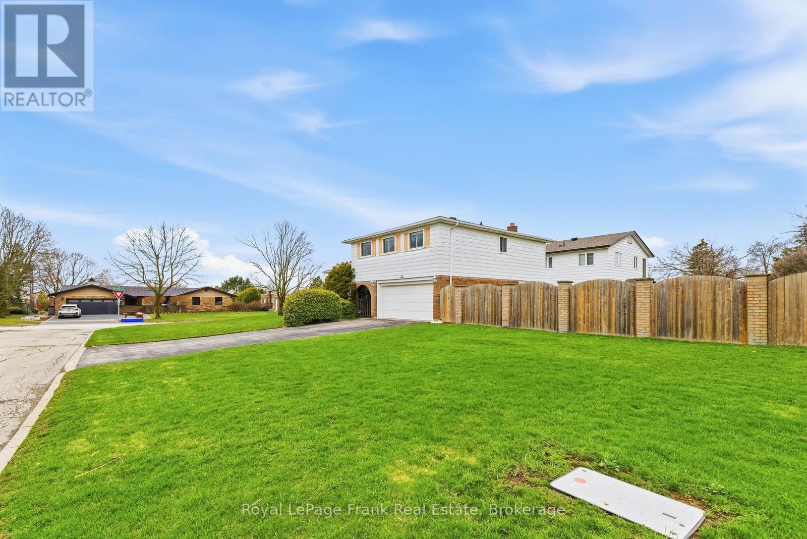 2 Callen Court, Ajax (South East), Ontario  L1S 3B1 - Photo 2 - E13013938