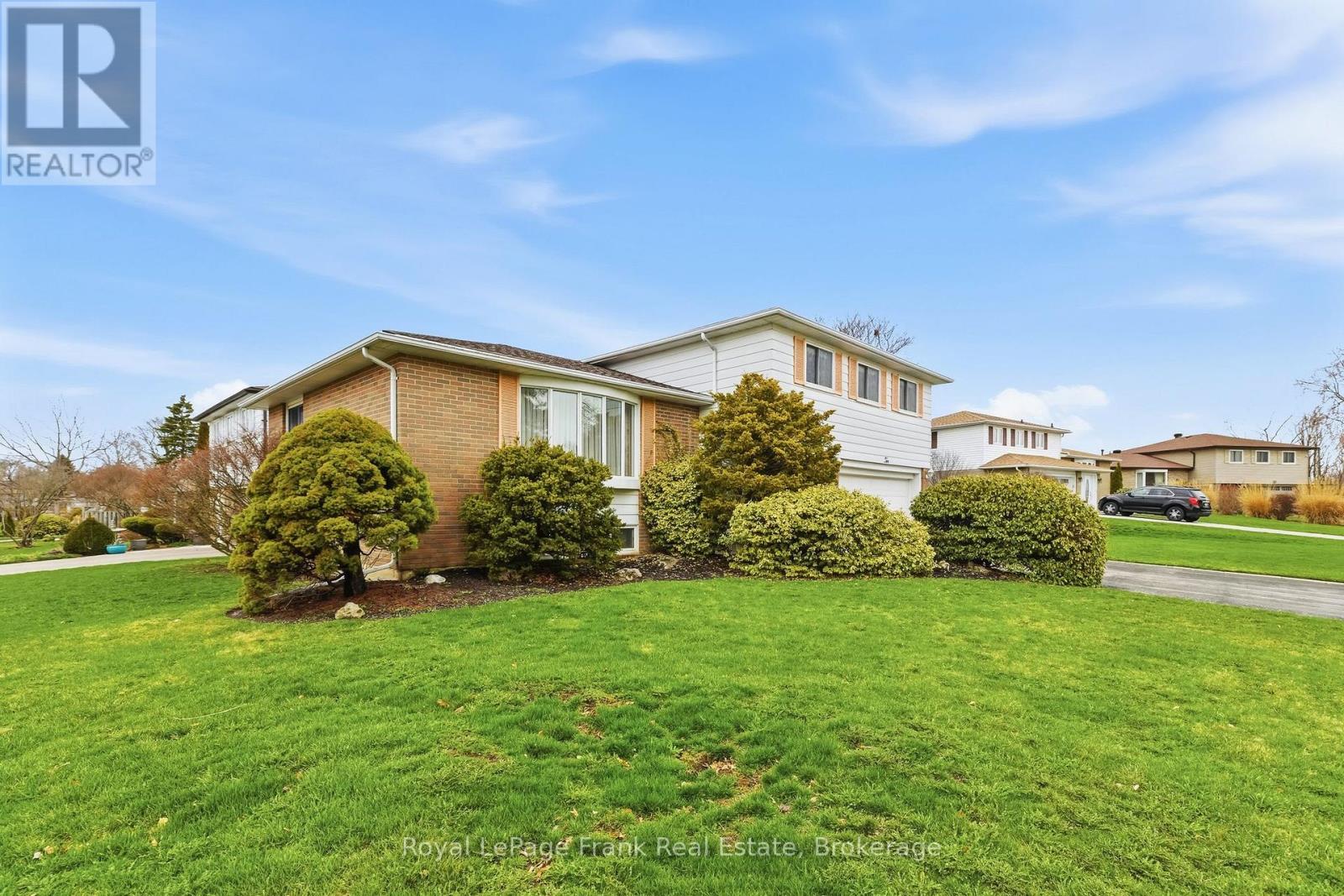 2 Callen Court, Ajax (South East), Ontario  L1S 3B1 - Photo 3 - E13013938