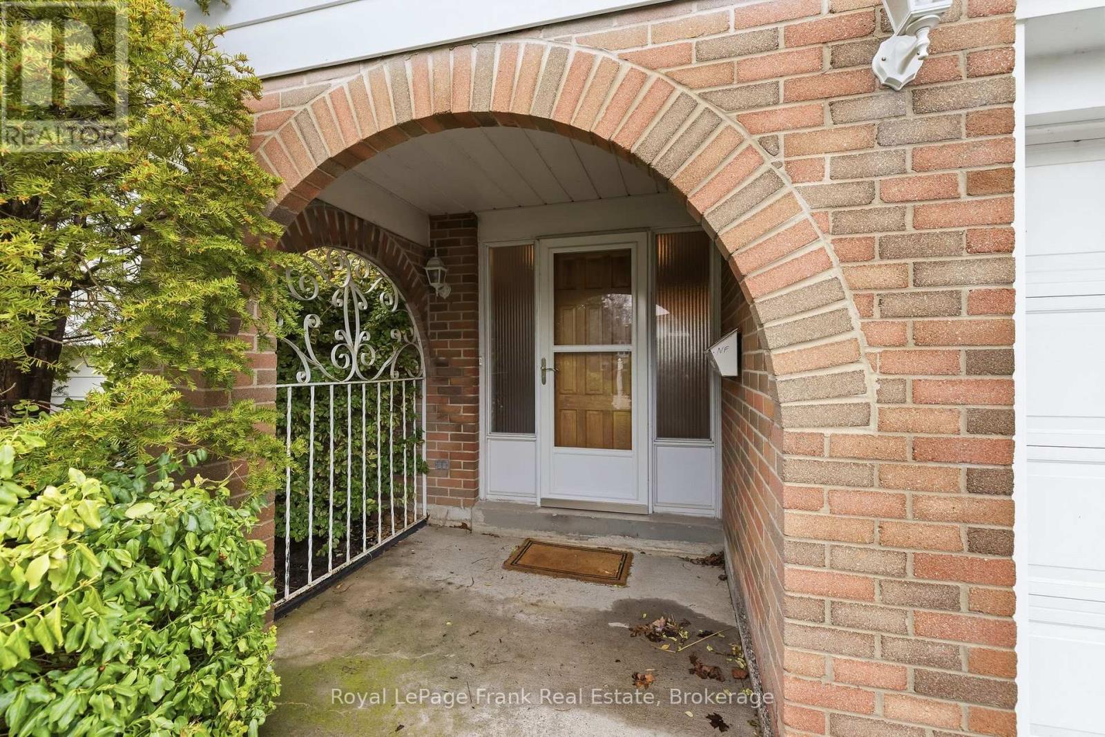 2 Callen Court, Ajax (South East), Ontario  L1S 3B1 - Photo 4 - E13013938