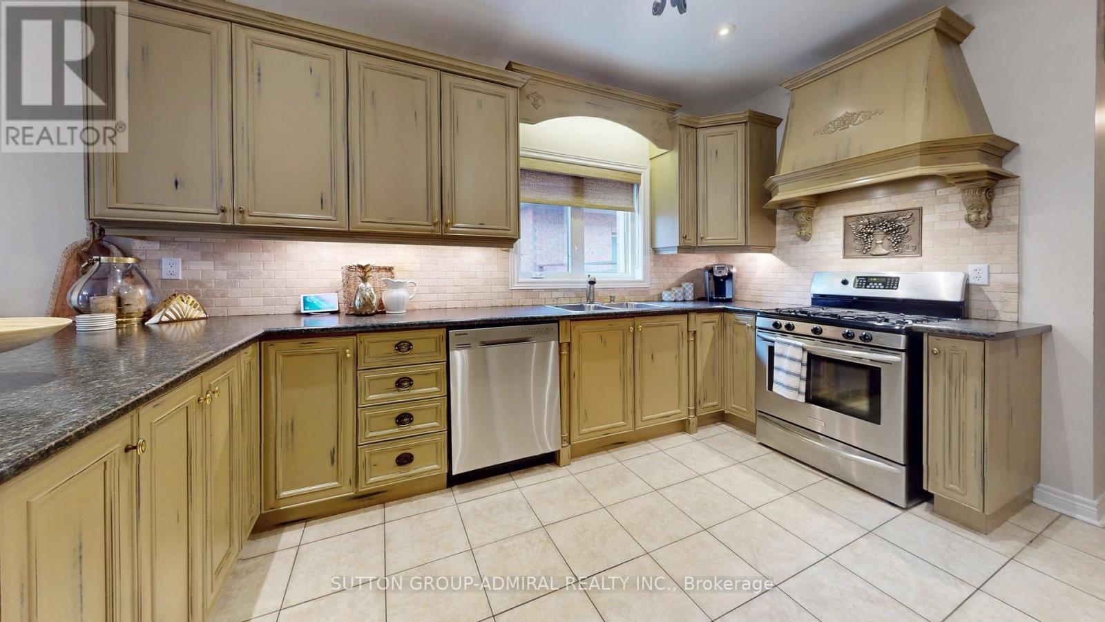 33 Calista Street, Vaughan, Ontario  L4H 3H8 - Photo 12 - N13013974