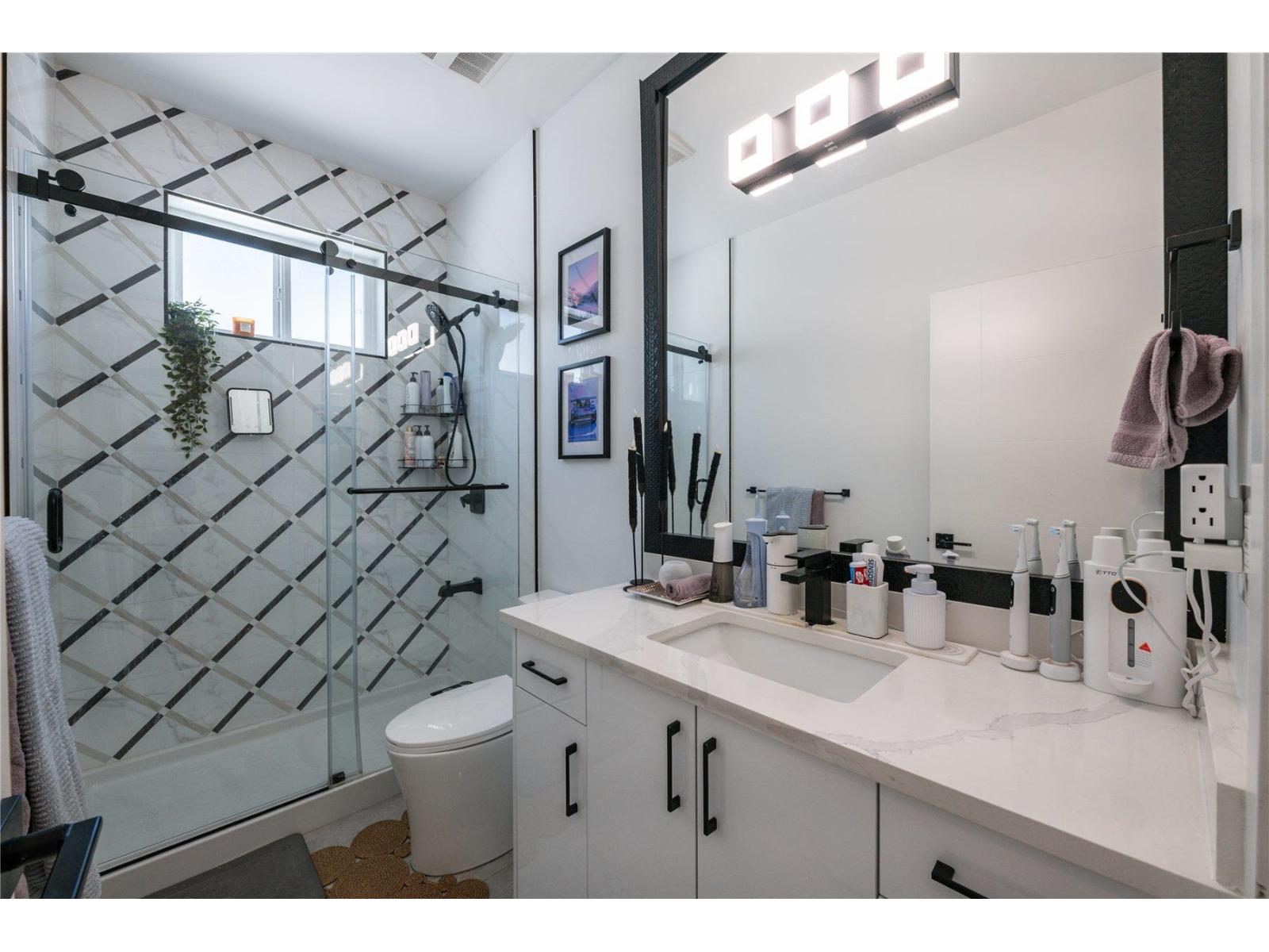 16737 15a Avenue, Surrey, British Columbia  V3S 9X7 - Photo 11 - R3111614