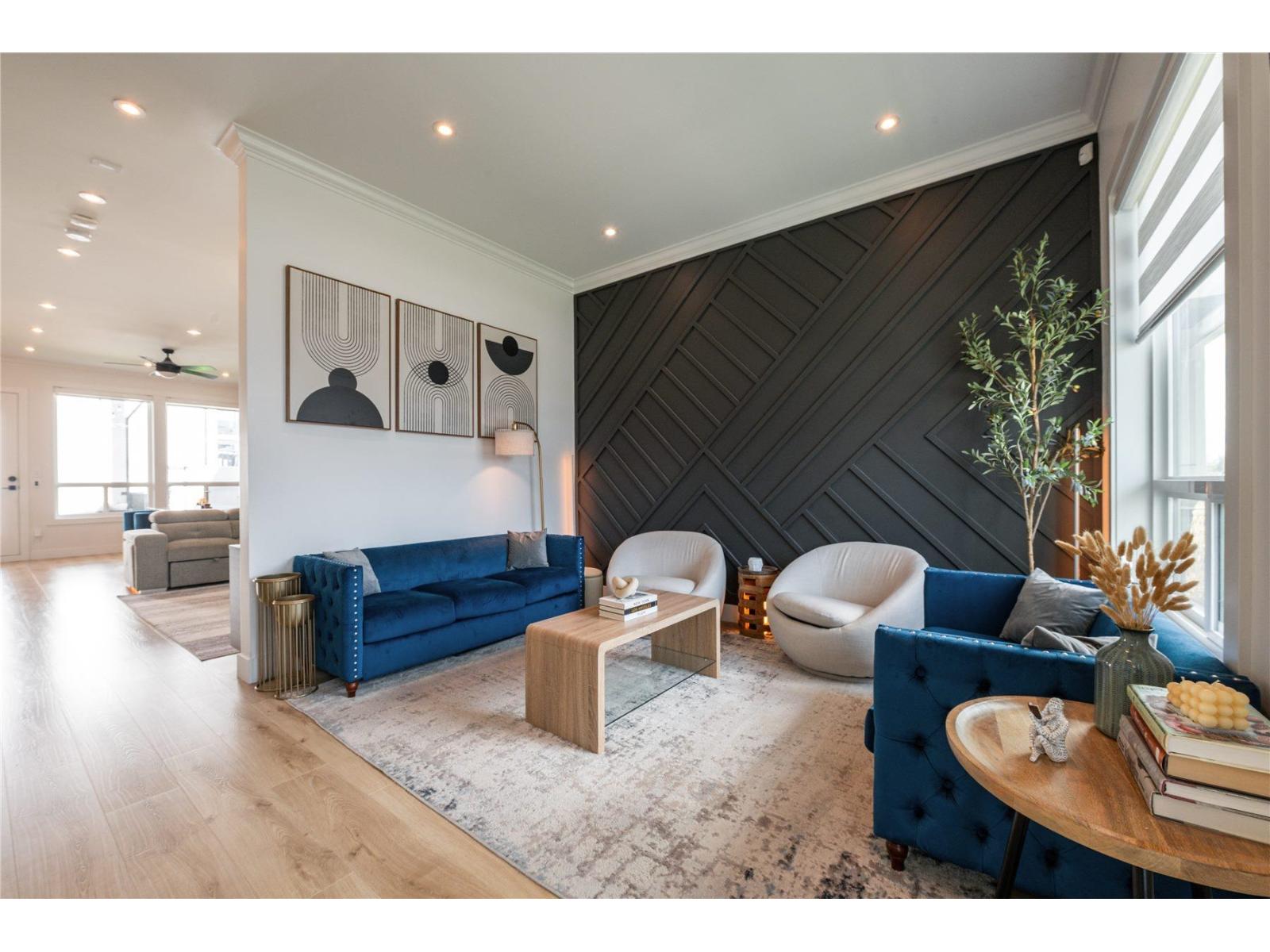 16737 15a Avenue, Surrey, British Columbia  V3S 9X7 - Photo 2 - R3111614