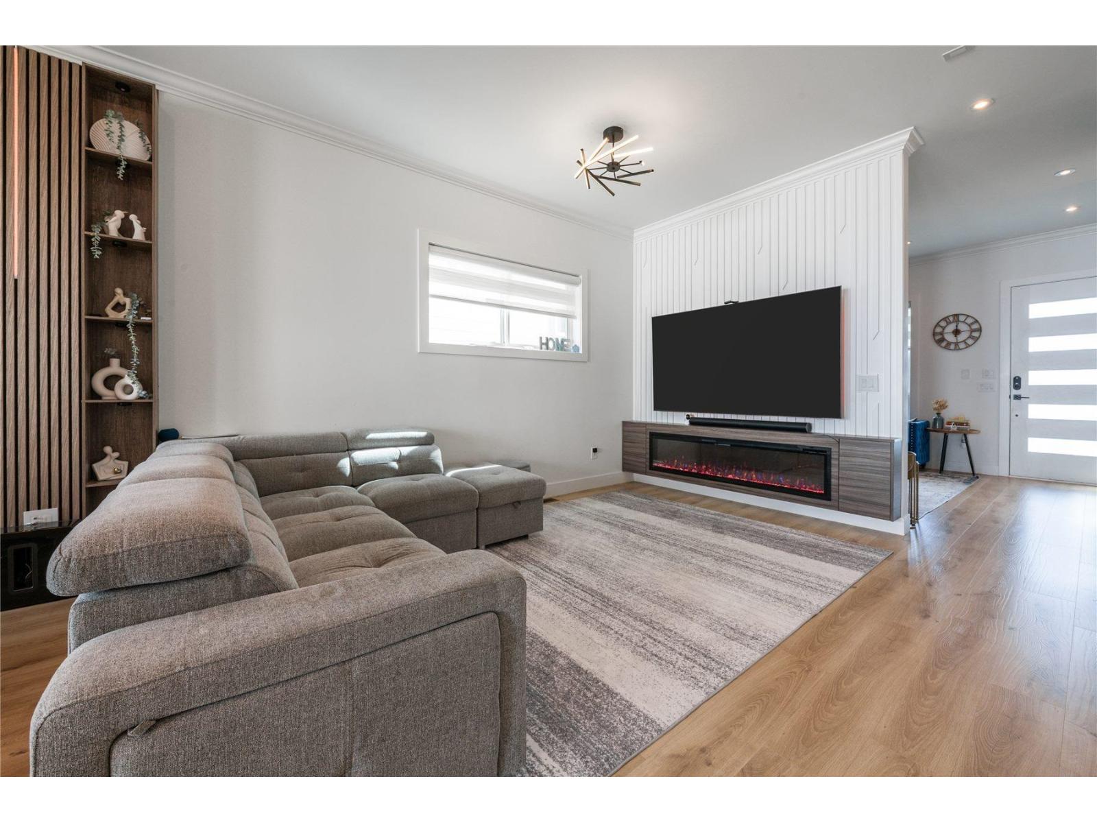 16737 15a Avenue, Surrey, British Columbia  V3S 9X7 - Photo 5 - R3111614