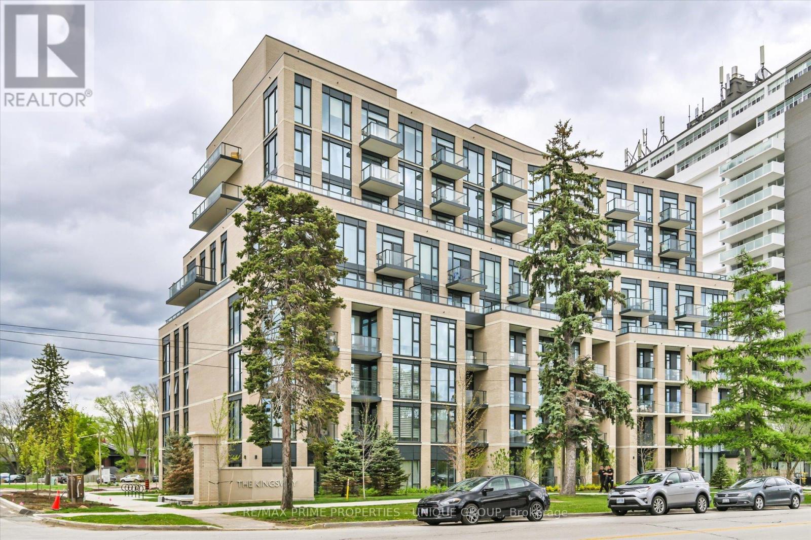 322 - 293 THE KINGSWAY, Toronto, Ontario