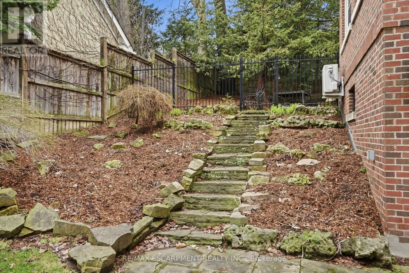 184 King Street, Oakville (Oo Old Oakville), Ontario  L6J 1B4 - Photo 45 - W13014006