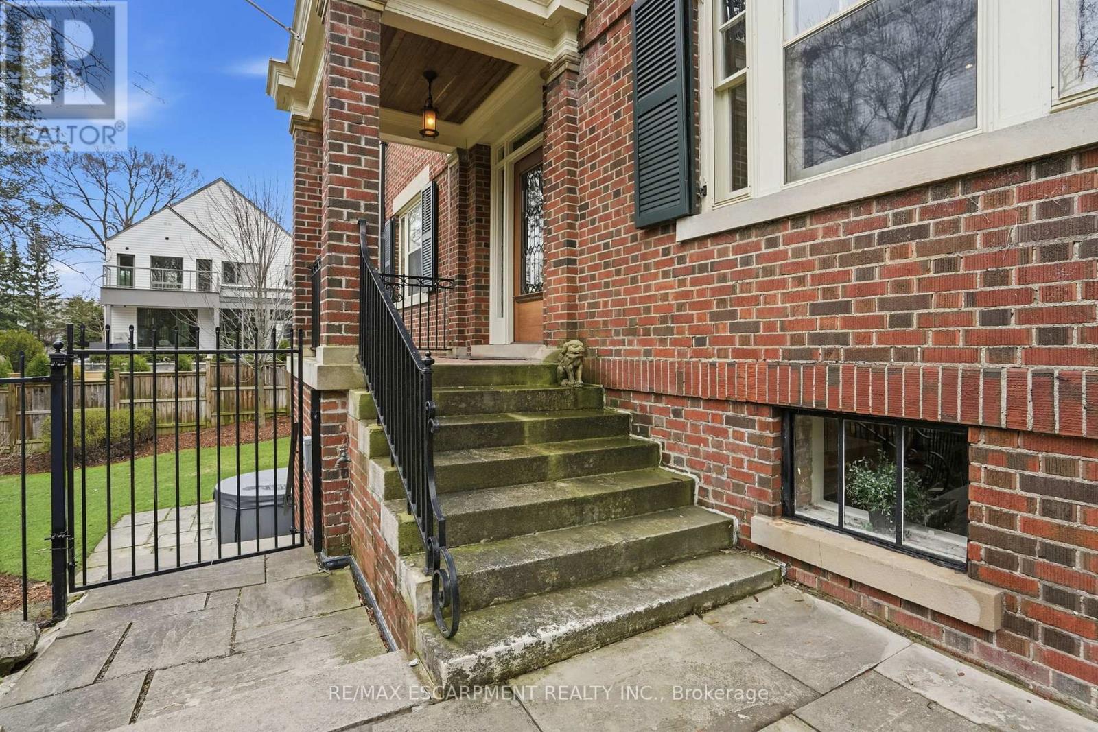 184 King Street, Oakville (Oo Old Oakville), Ontario  L6J 1B4 - Photo 5 - W13014006