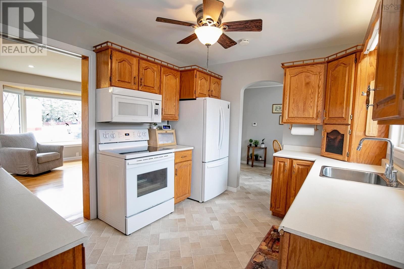 18 Boylston Avenue, Amherst, Nova Scotia  B4H 3X1 - Photo 11 - 202607848