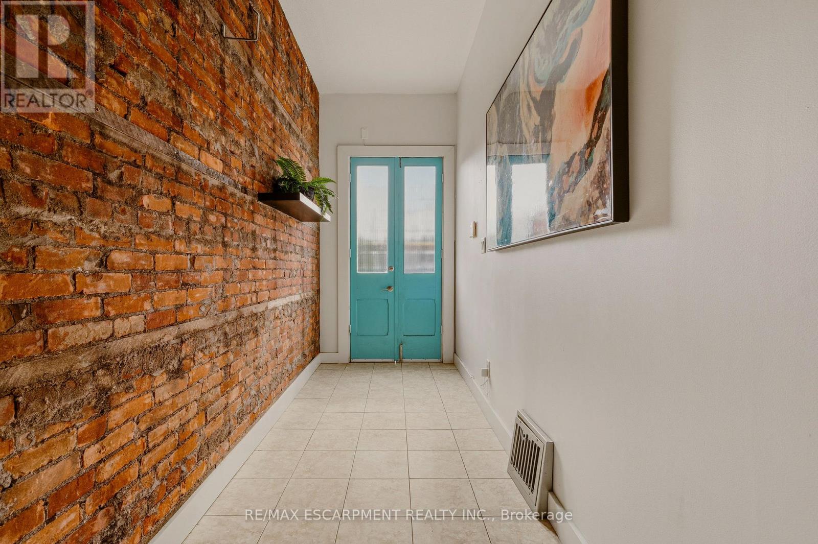 163 Victoria Avenue N, Hamilton, Ontario  L8L 5E9 - Photo 3 - X13013970