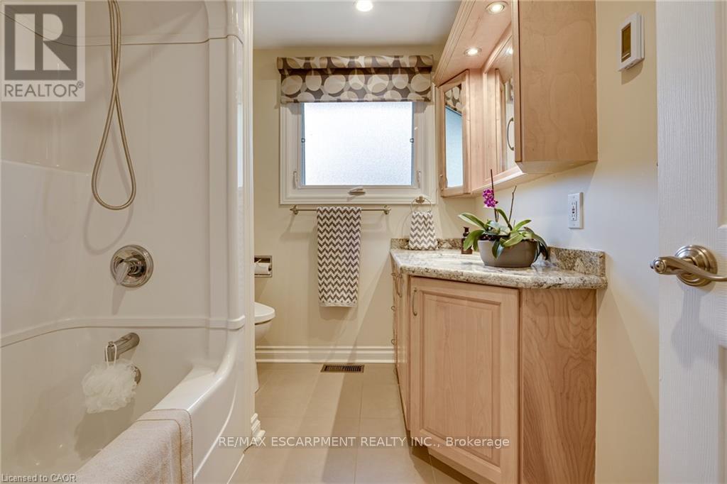 134 Little John Road, Hamilton, Ontario  L9H 4H3 - Photo 30 - X13013980