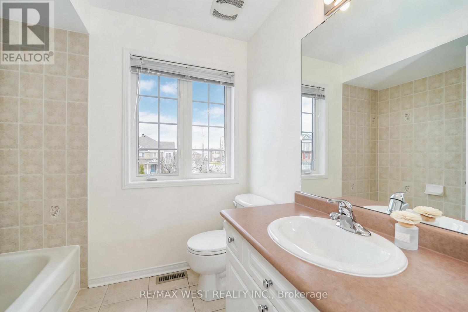 168 Gas Lamp Lane, Markham, Ontario  L6B 1K5 - Photo 19 - N12997024