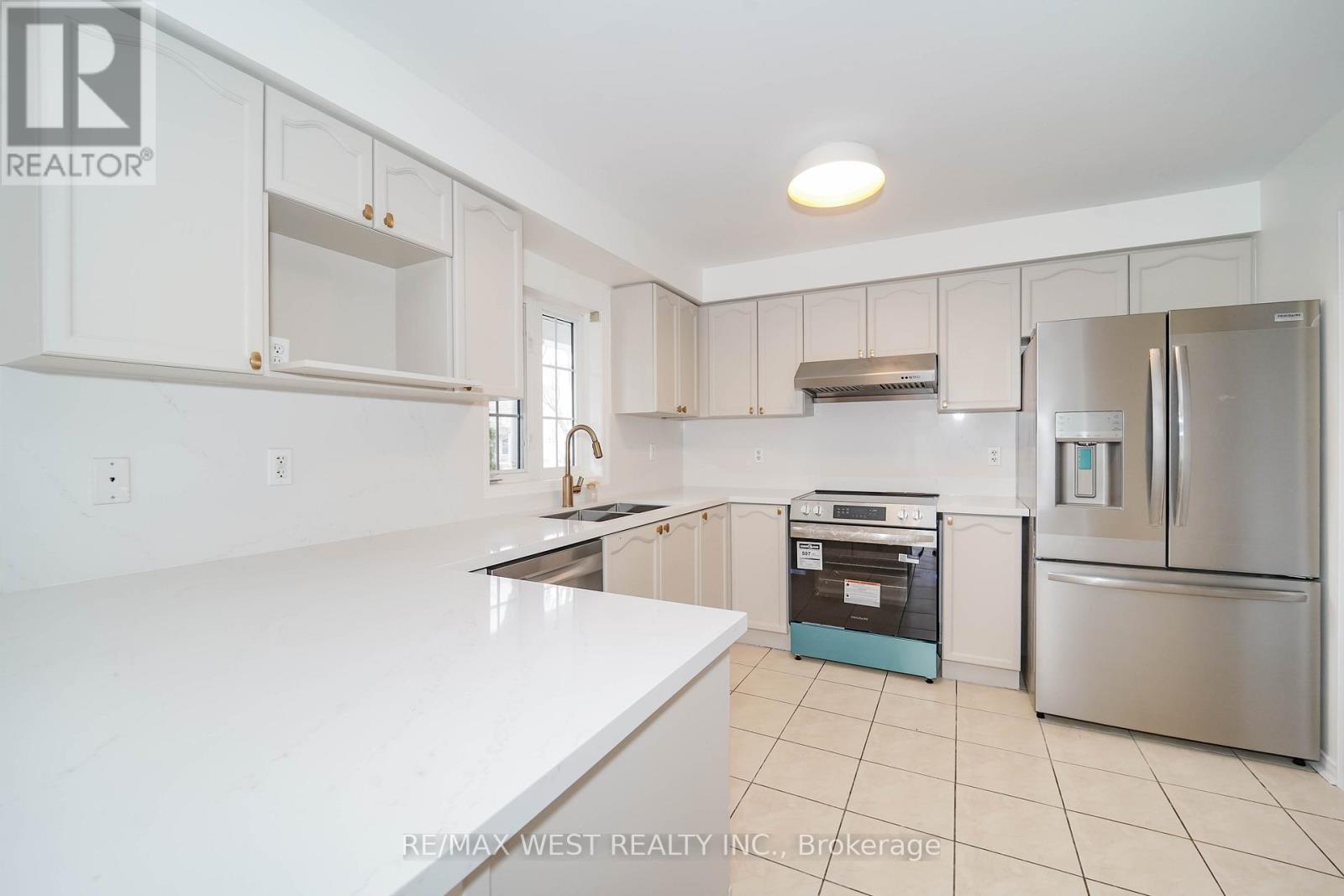 168 Gas Lamp Lane, Markham, Ontario  L6B 1K5 - Photo 5 - N12997024