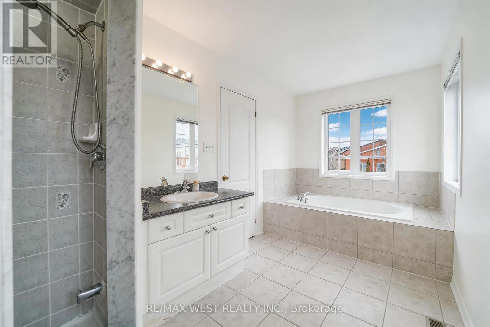 168 Gas Lamp Lane, Markham, Ontario  L6B 1K5 - Photo 12 - N12997024