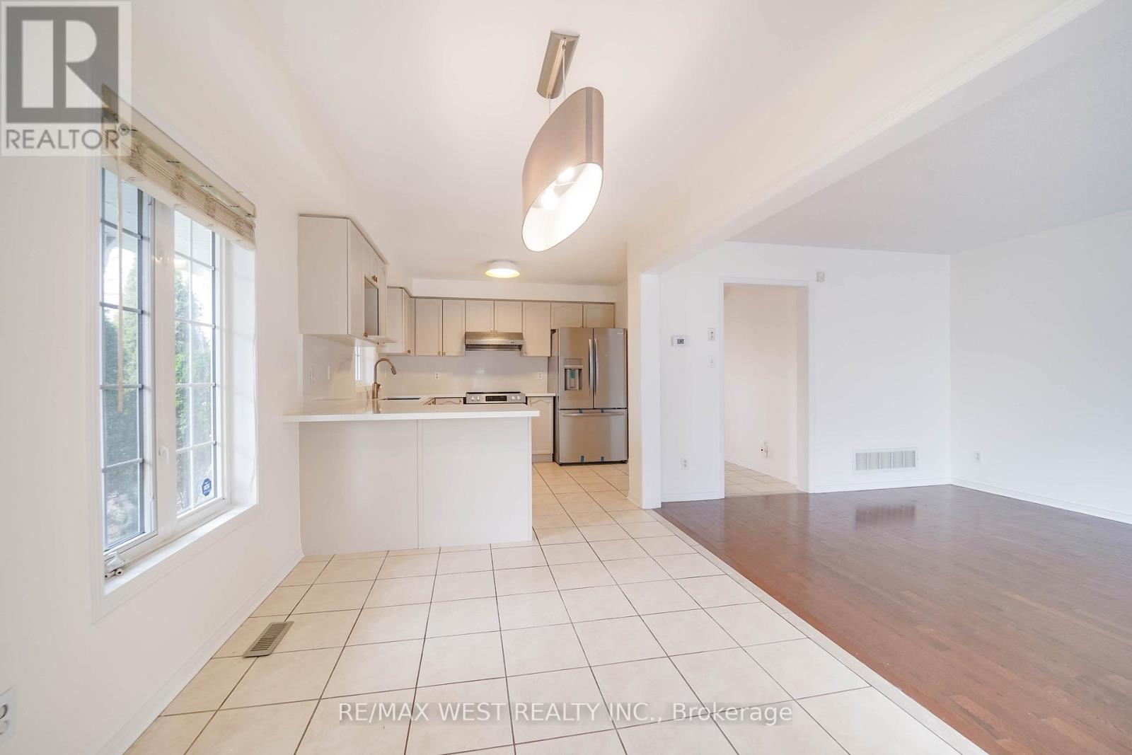 168 Gas Lamp Lane, Markham, Ontario  L6B 1K5 - Photo 7 - N12997024