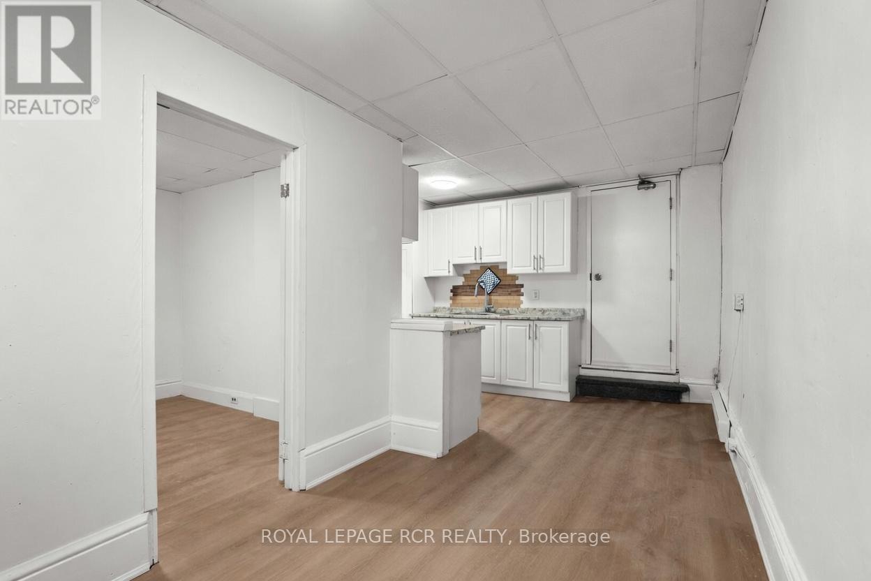 Upper - 137 Broadway, Orangeville, Ontario  L9W 1K2 - Photo 5 - W13013408