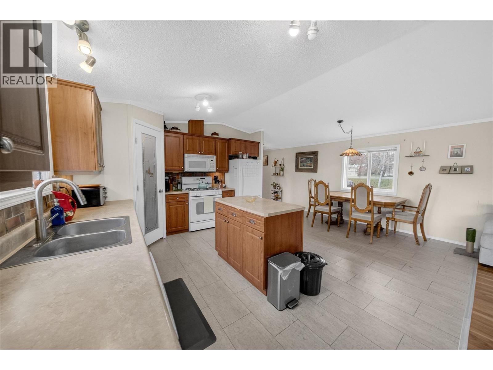 7330 Jaffray Village Loop Road, Jaffray, British Columbia  V0B 1T0 - Photo 12 - 10383692