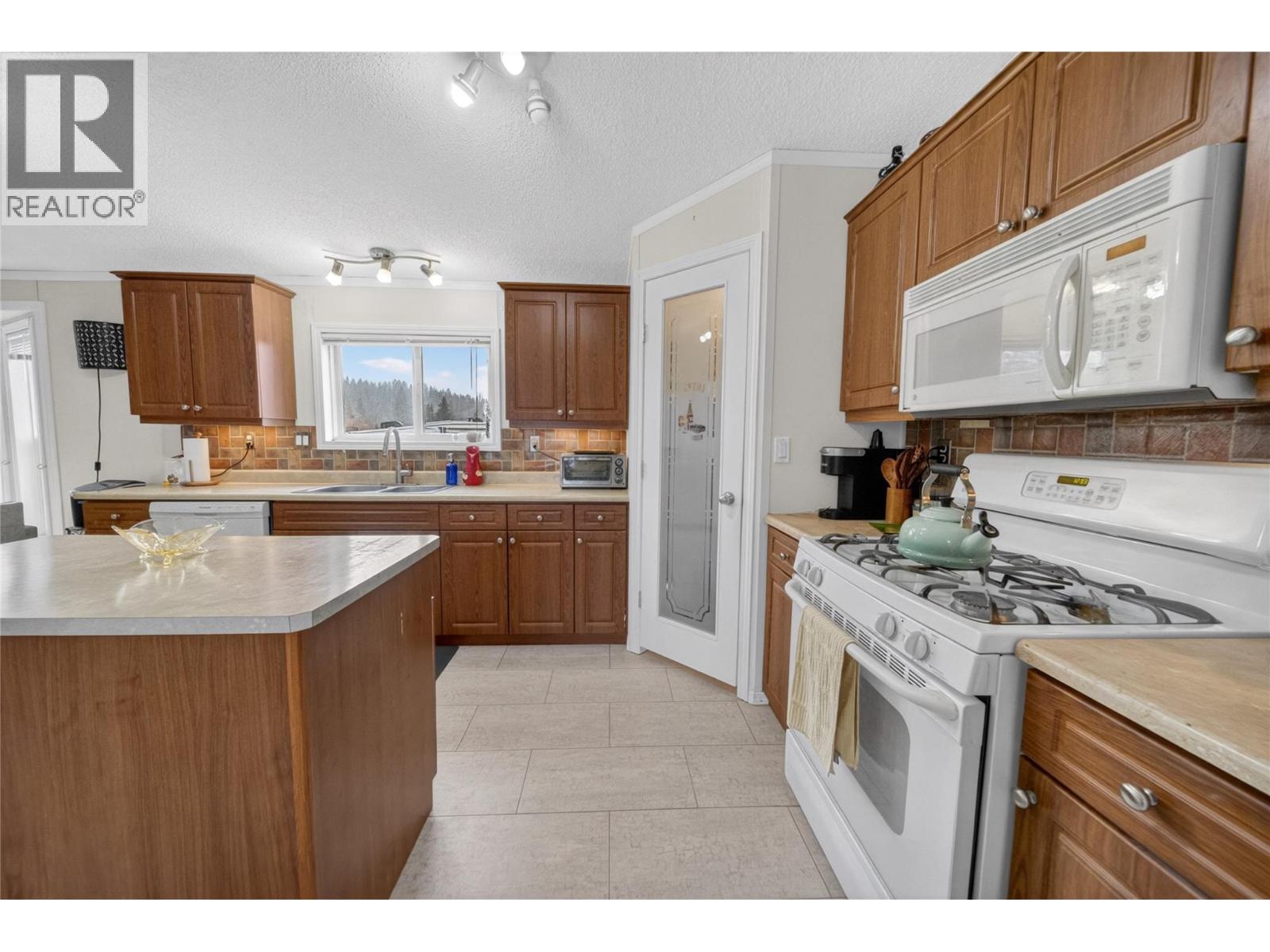 7330 Jaffray Village Loop Road, Jaffray, British Columbia  V0B 1T0 - Photo 15 - 10383692