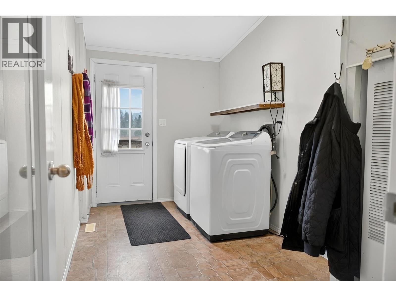 7330 Jaffray Village Loop Road, Jaffray, British Columbia  V0B 1T0 - Photo 2 - 10383692