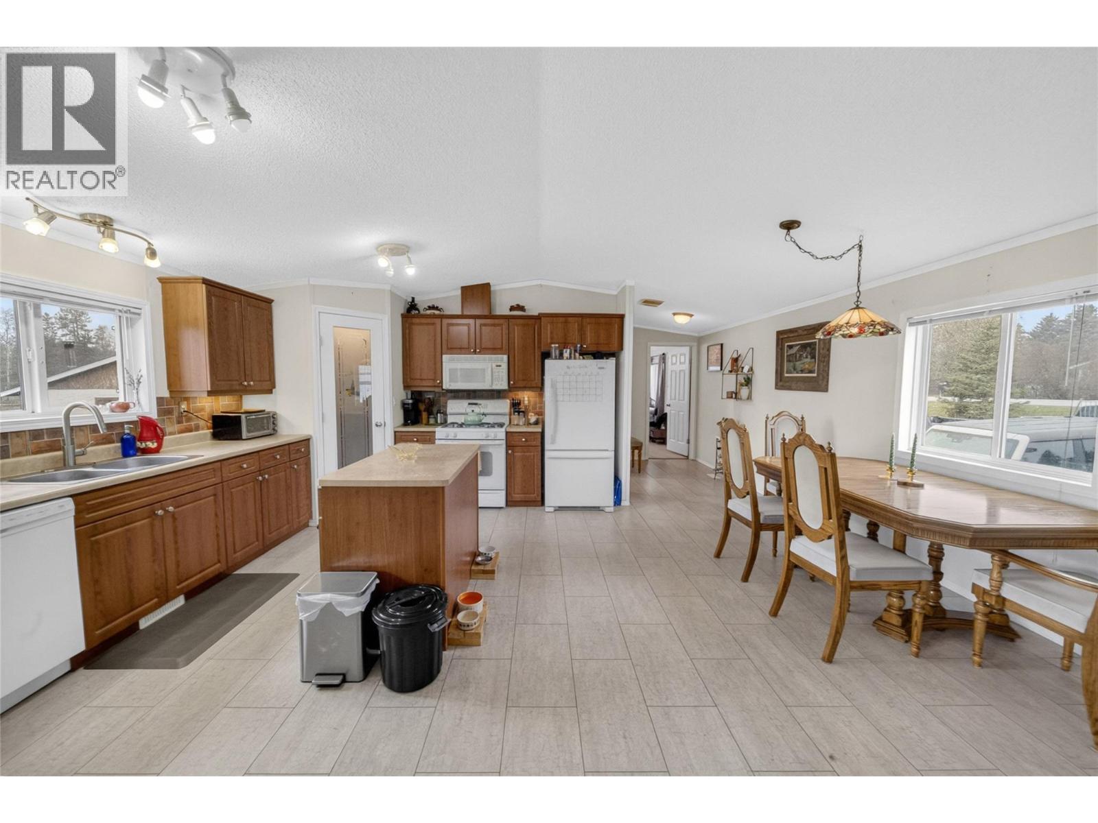 7330 Jaffray Village Loop Road, Jaffray, British Columbia  V0B 1T0 - Photo 8 - 10383692