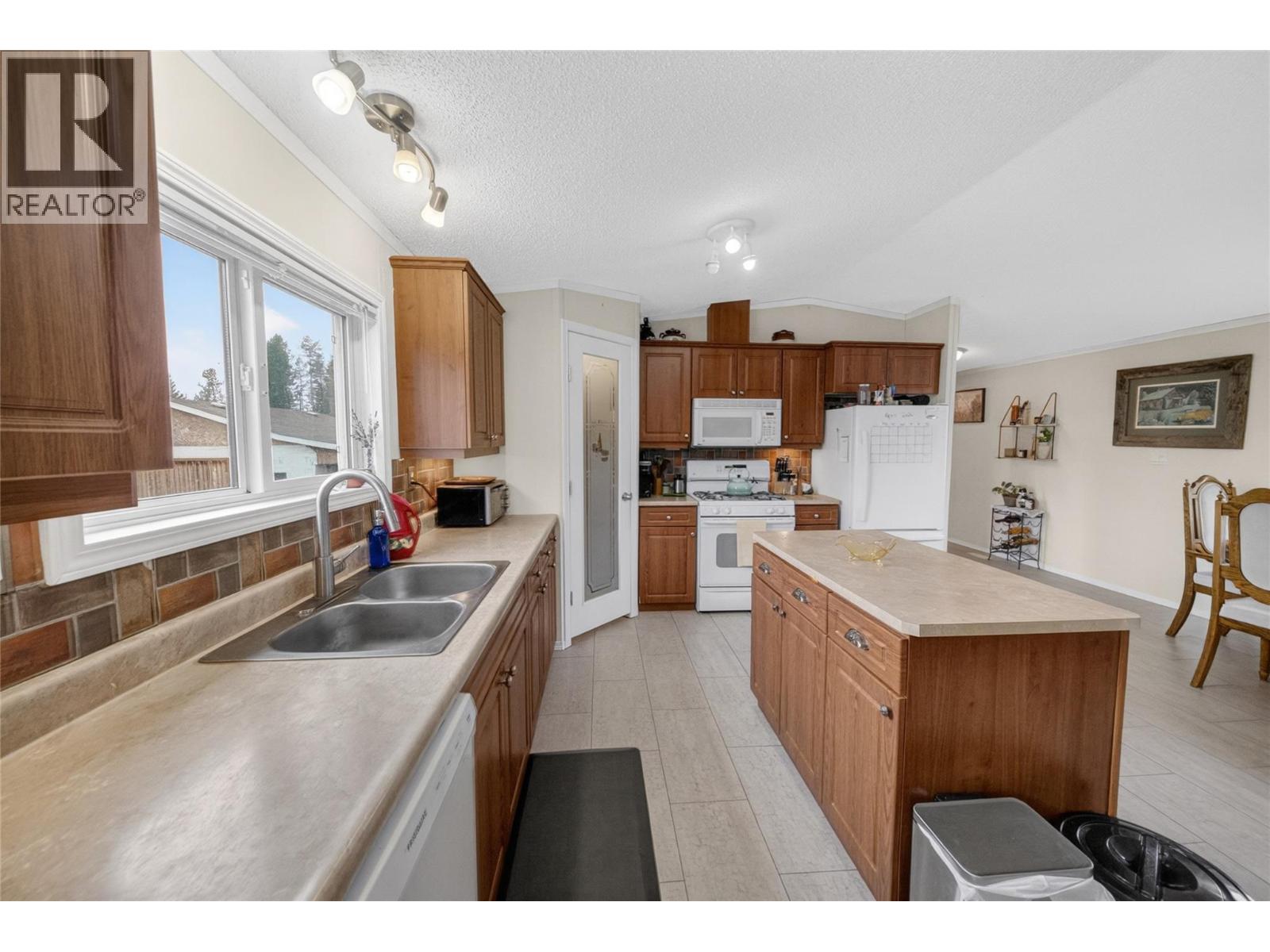 7330 Jaffray Village Loop Road, Jaffray, British Columbia  V0B 1T0 - Photo 9 - 10383692