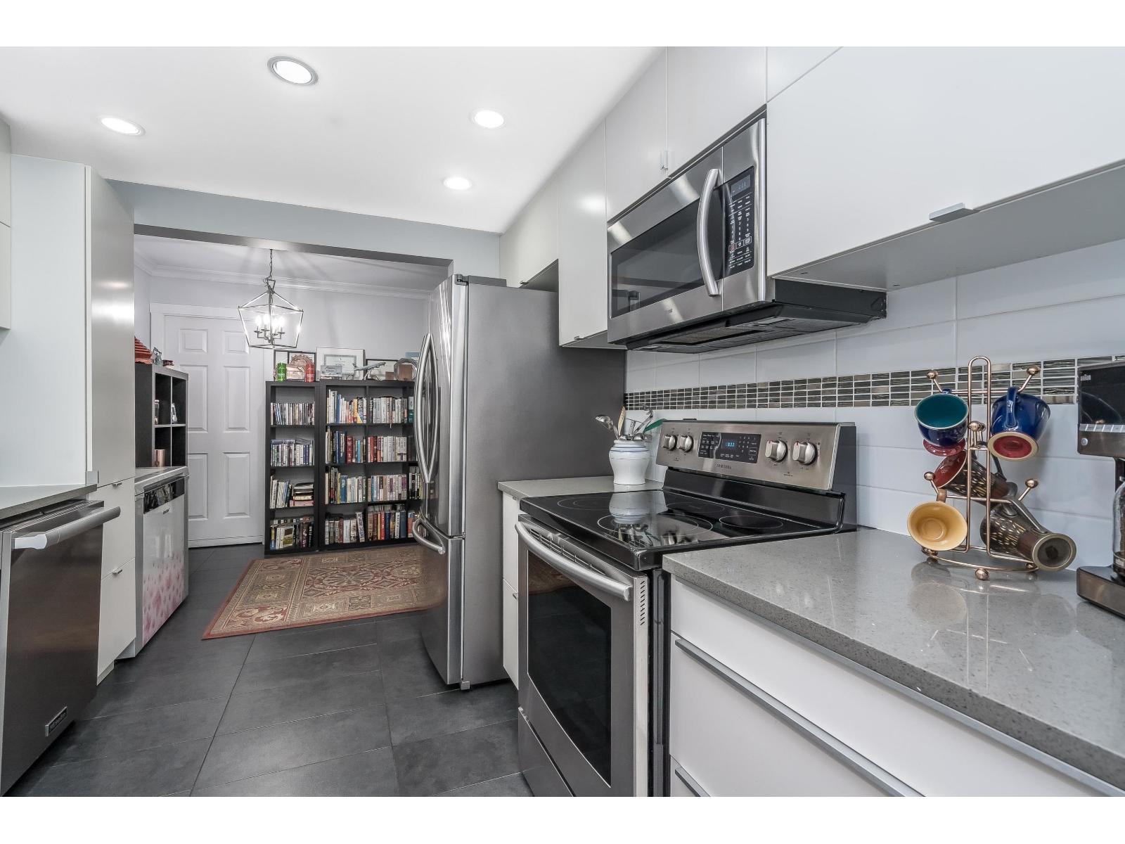 606 9131 154th Street, Surrey, British Columbia  V3R 9G8 - Photo 13 - R3112715