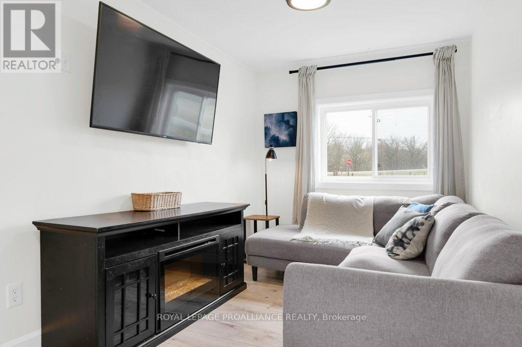 13 Mccauley Road, Quinte West, Ontario  K8V 5P6 - Photo 8 - X13014072