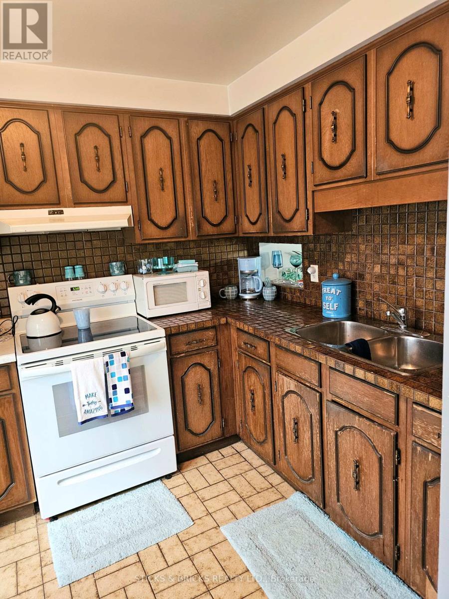 1 - 5815 Swayze Drive, Niagara Falls, Ontario  L2J 3W3 - Photo 3 - X13014140