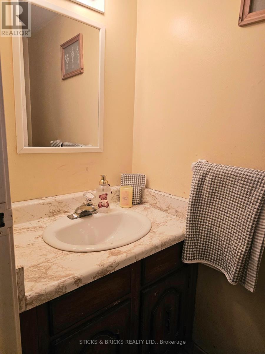 1 - 5815 Swayze Drive, Niagara Falls, Ontario  L2J 3W3 - Photo 7 - X13014140