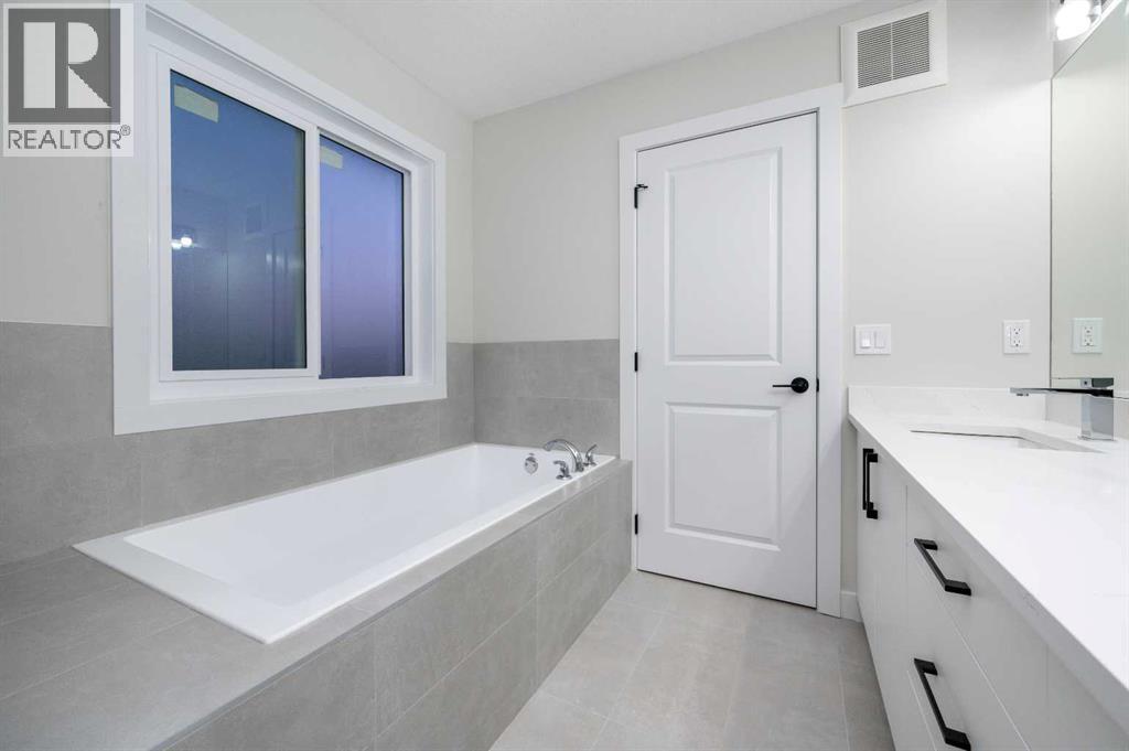 84 Waterford Manor, Chestermere, Alberta  T1X 2T9 - Photo 20 - A2302935