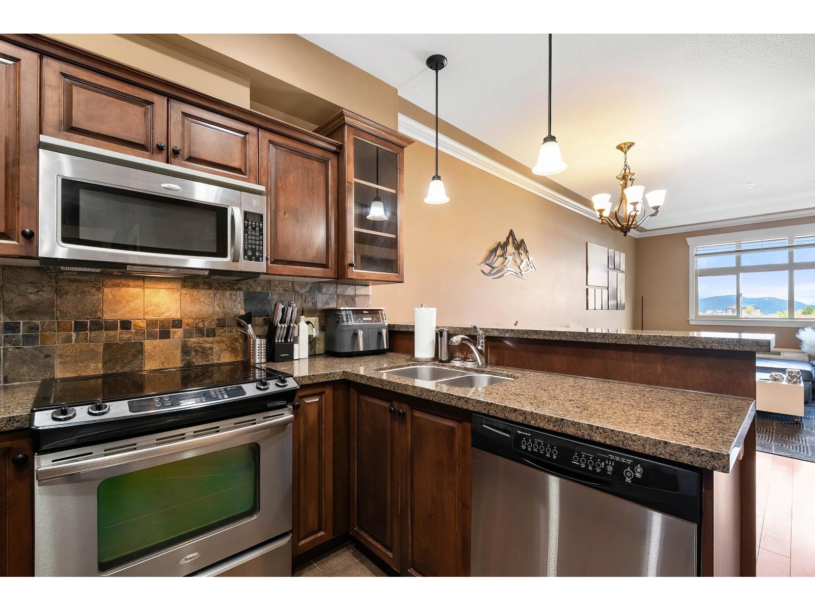 207 45893 Chesterfield Avenue, Chilliwack Downtown, Chilliwack, British Columbia  V2P 1M5 - Photo 4 - R3111424