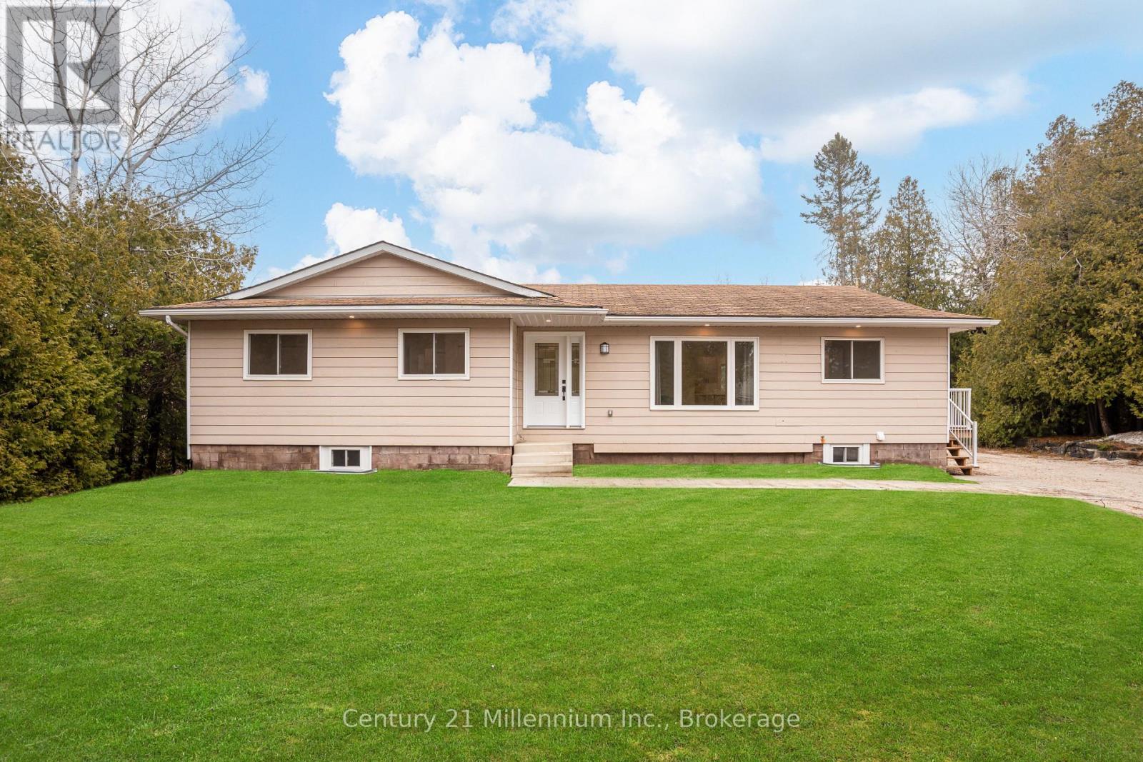 12 Nicholas Street, Northern Bruce Peninsula, Ontario  N0H 2G0 - Photo 2 - X13014048