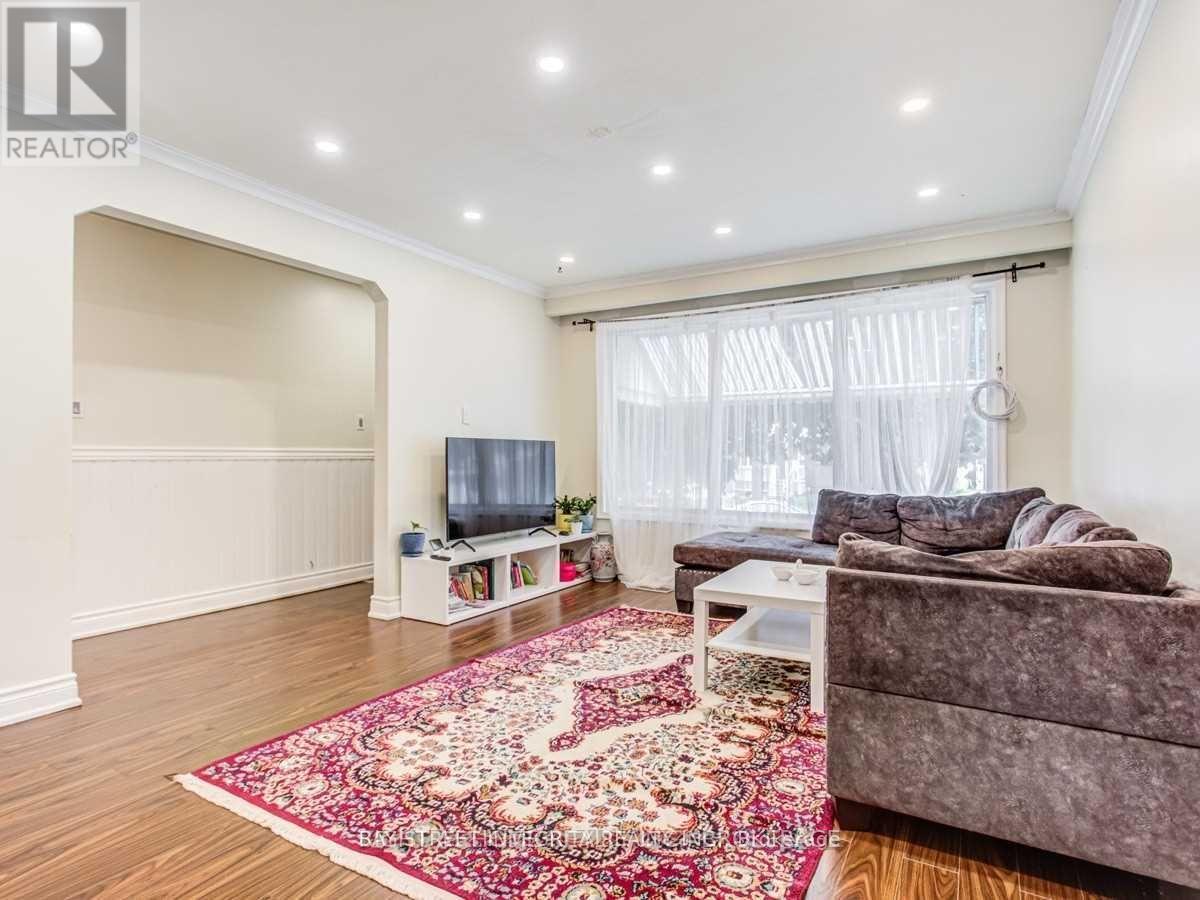 389 Becker Road, Richmond Hill, Ontario  L4C 2S3 - Photo 3 - N13014104