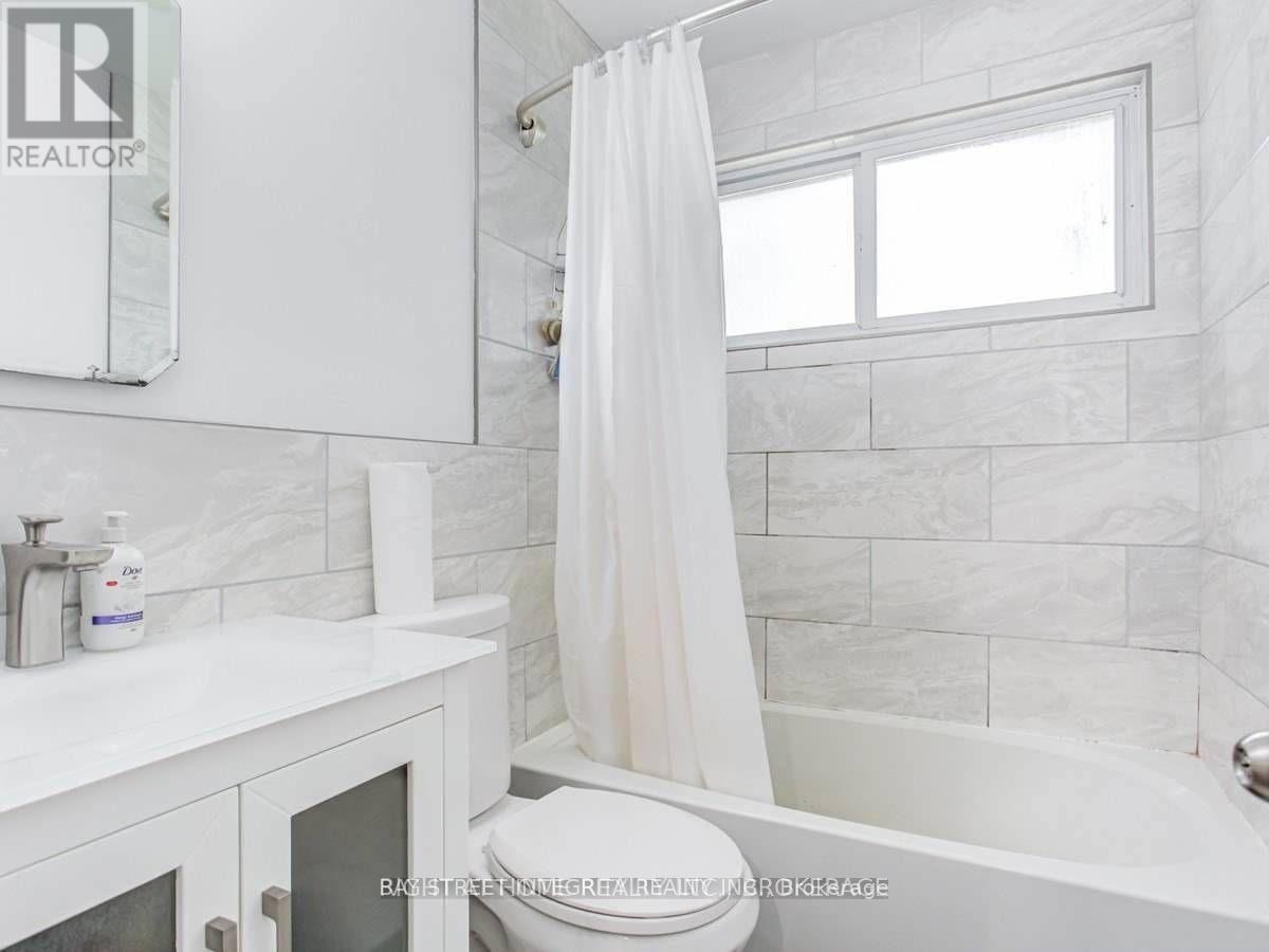 389 Becker Road, Richmond Hill, Ontario  L4C 2S3 - Photo 9 - N13014104